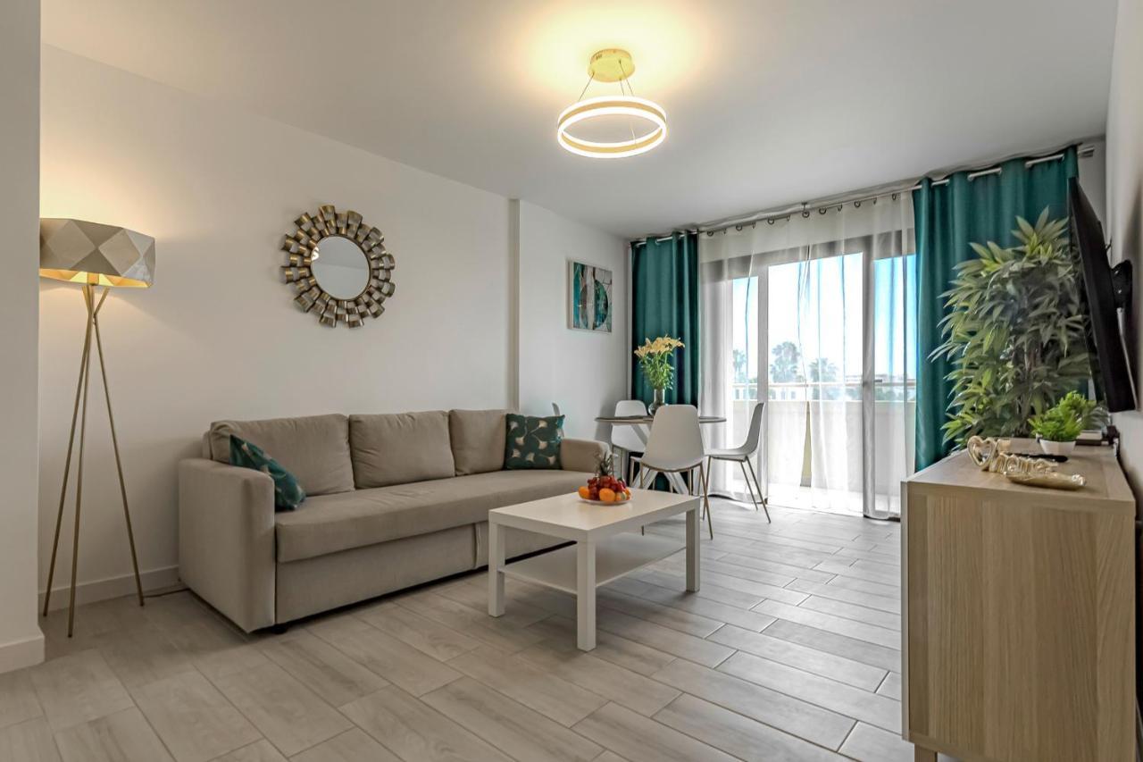 Newly Reformed With Sea View And Pool, Near The Beach, In Playa De Americas