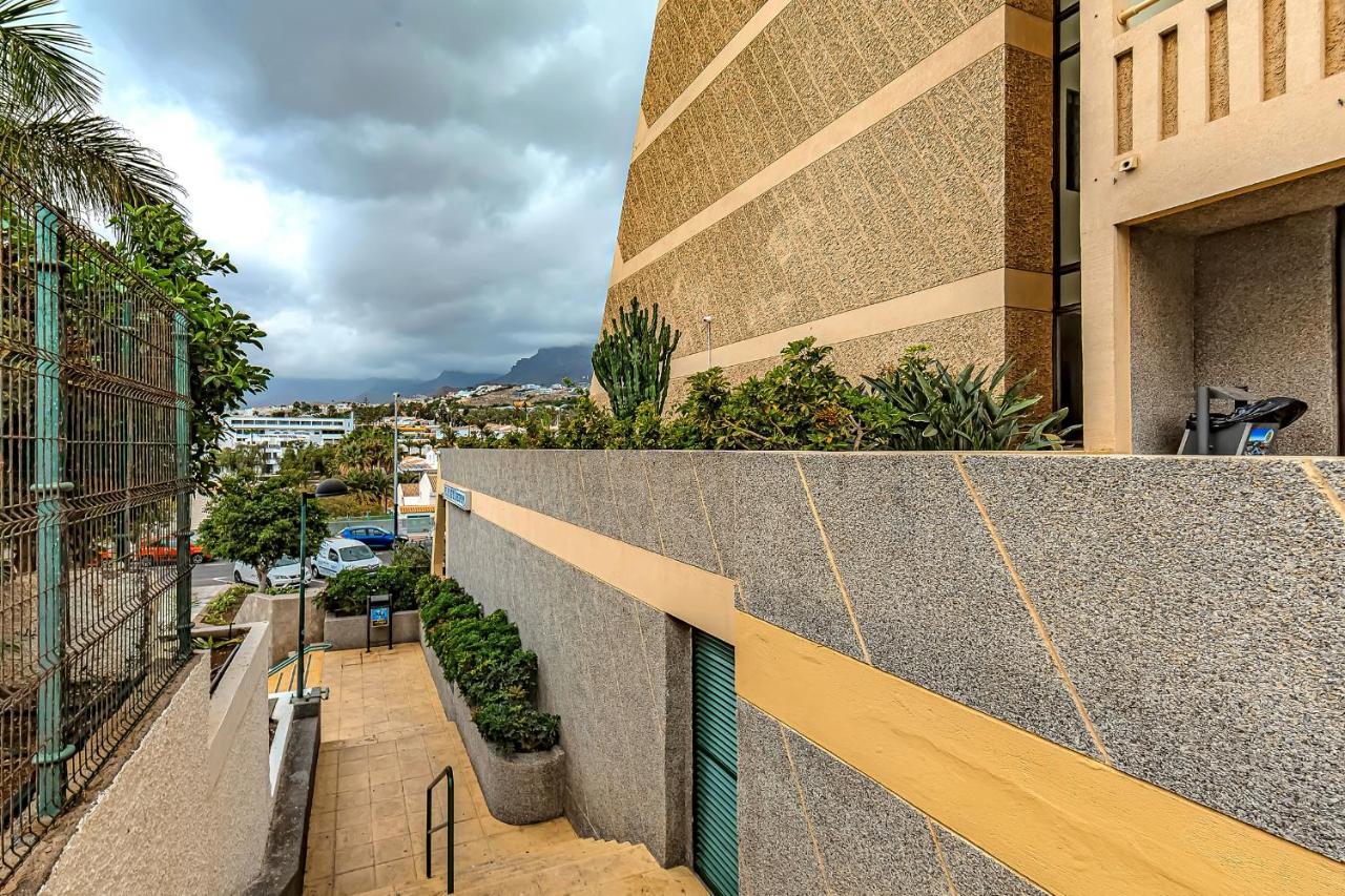 Apartment Newly Reformed With Sea View And Pool, Near The Beach, In Playa De Americas *