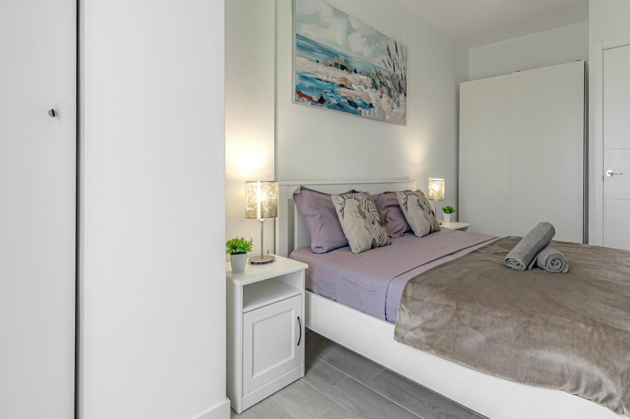 Newly Reformed With Sea View And Pool, Near The Beach, In Playa De Americas *
