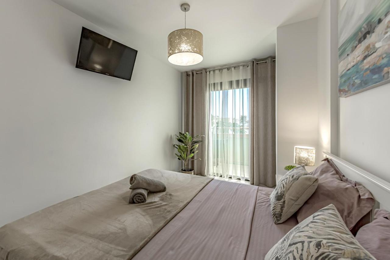 Newly Reformed With Sea View And Pool, Near The Beach, In Playa De Americas *