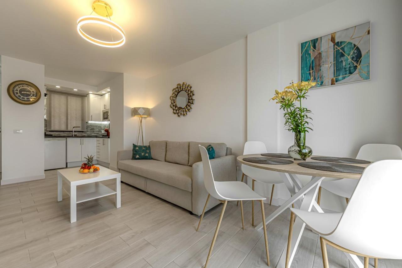 Apartment Newly Reformed With Sea View And Pool, Near The Beach, In Playa De Americas *